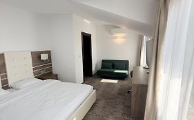 Pensiunea White Residence